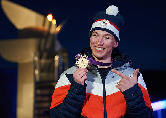 Biatlonista Petr Hák s medailí ze zimního Evropského olympijského festivalu...