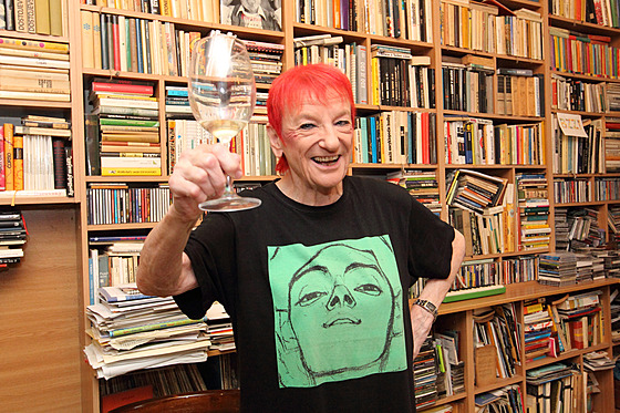 Brzy jí bude osmdesát, p�esto je stále nesmírn� energická a dr�í se svého...