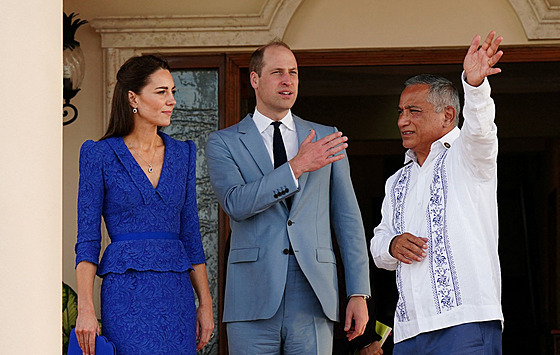 Vévodkyn Kate, britský princ William a premiér Belize Johnny Briceno (Belize...