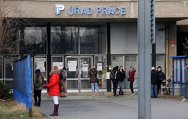 První uprchlíci z Ukrajiny picházejí hledat práci na úad práce v Olomouci.