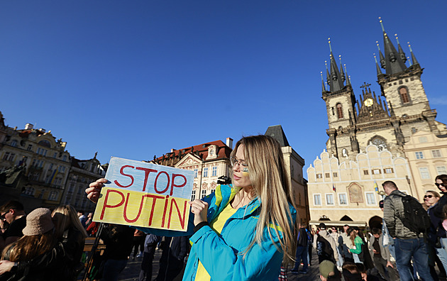 Vztah Čechů k Ukrajině se mírně zhoršil, přibylo fanoušků Ruska, uvádí průzkum