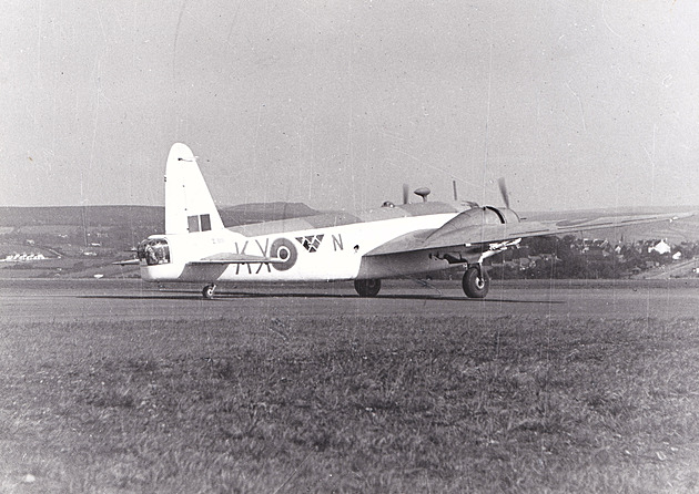 Bombardér Wellington KX-E Z 8866. S tímto typem letadla létal i Zábean Arnot...