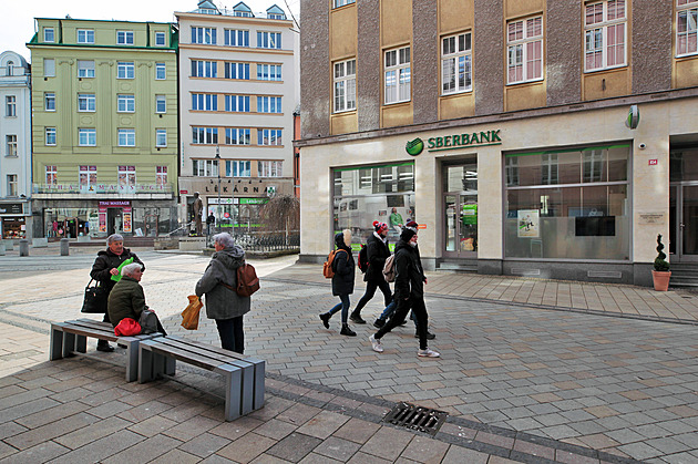 Česká spořitelna odkoupila úvěry Sberbank. Klienti k ní přejdou už v dubnu