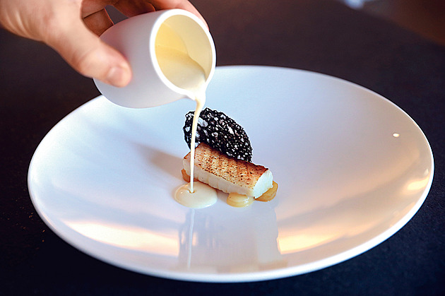 Jako první má v Česku dvě michelinské hvězdy. Čerpáme ze starých receptů, říká šéfkuchař