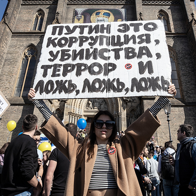 Vkrádání pochybností. Průzkumy mezi Rusy ukazují na postupnou otupělost z války