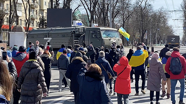 Rusové V Dobytém Chersonu Stříleli Do Demonstrantů Idnestv 