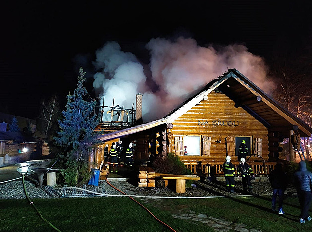 Hradnímu kancléři Mynářovi v noci vyhořela restaurace v Osvětimanech, škoda je 15 milionů