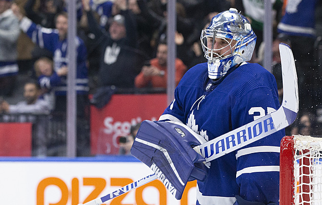 Brankář Mrázek mění v NHL dres. Z Toronta byl vyměněn do Chicaga