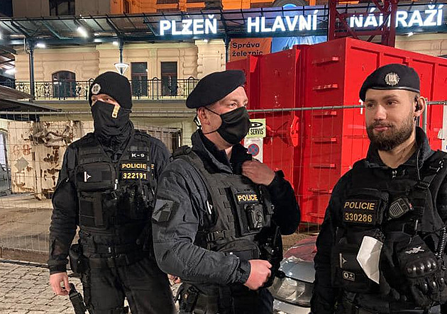 Městská policie v Plzni chce mít o 40 strážníků víc, láká je na peníze