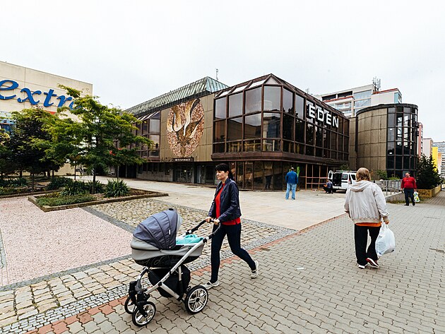 Radnice Prahy 10 pl�nuje zbourat zch�tral� kulturn� centrum Eden a na jeho...