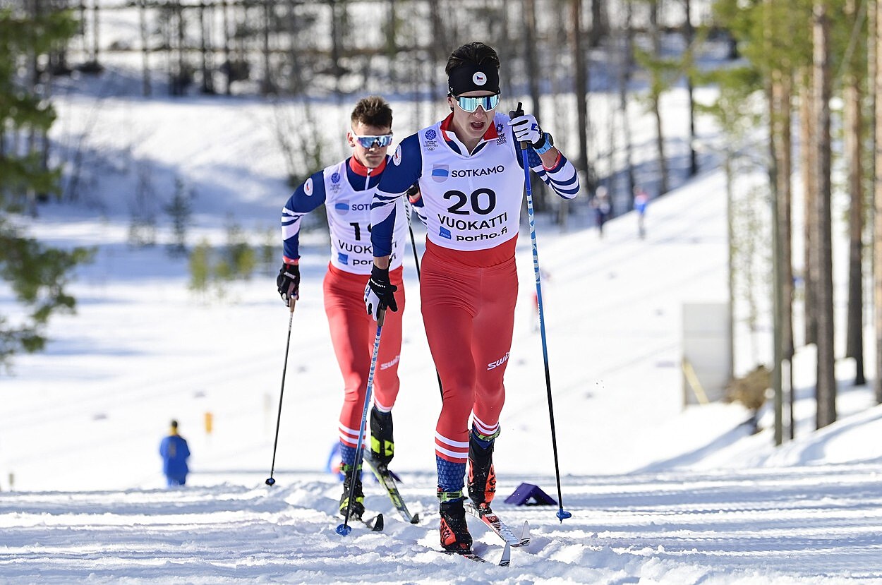 �e�tí b�ci na ly�ích Ond�ej Pilár (vlevo) a Ji�í Tu� na European Youth Olympic...