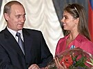 Ruský prezident Vladimir Putin a gymnastka Alina Kabajevová na snímku z roku...