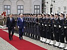 Americký prezident Joe Biden a jeho polský protjek Andrzej Duda komunikují...