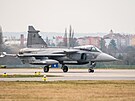 Letouny Gripen odlétají z mateské áslavské základny na tymsíní misi v...