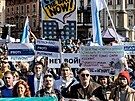 V centru Prahy protestovaly zhruba ti tisíce Rus ijících v R proti Putinov...