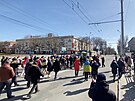 Ukrajinci v Chersonu protestují proti ruské okupaci. (20. bezna 2022)