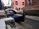 V Benátkách vyschly nkteré kanály. (17. bezna 2022)