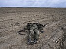 Ruský voják zabitý v boji proti ukrajinské armád na kukuiném poli v Sytnyaky...