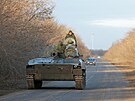 Obrnné vozidlo proruských jednotek se symbolem Z poblí Mariupolu (27....