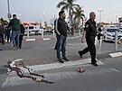 Útoník s noem v jihoizraelském mst Beereva zabil tyi lidi a dalí dva...