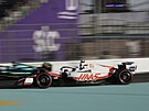 Mick Schumacher s vozem Haas jet ped nehodou v kvalifikaci Velké ceny...
