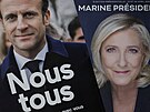 Oficiální plakáty francouzských prezidentských kandidát Emmanuela Macrona a...