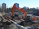 Stavba multifunkčního fotbalového stadionu v Hradci Králové (22. 3. 2022)