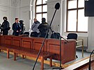 Doivotn odsouzenho vraha Josefa Kotta doprovzela do soudn sn Krajskho...