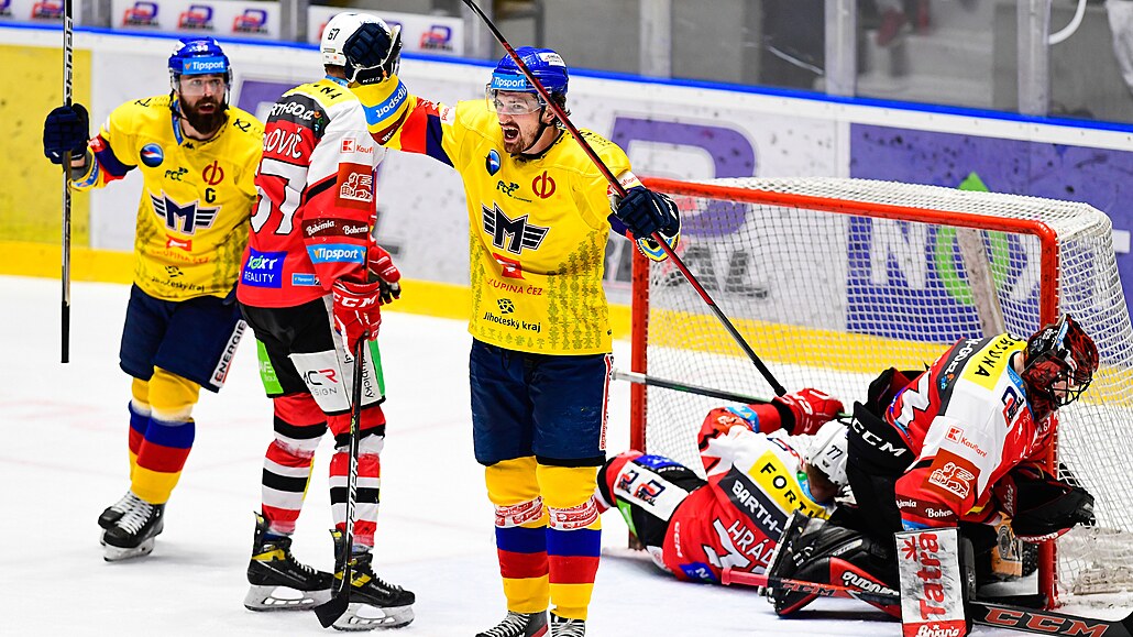 �tvrtfinále play off hokejové extraligy - 4. zápas: HC Dynamo Pardubice - HC...