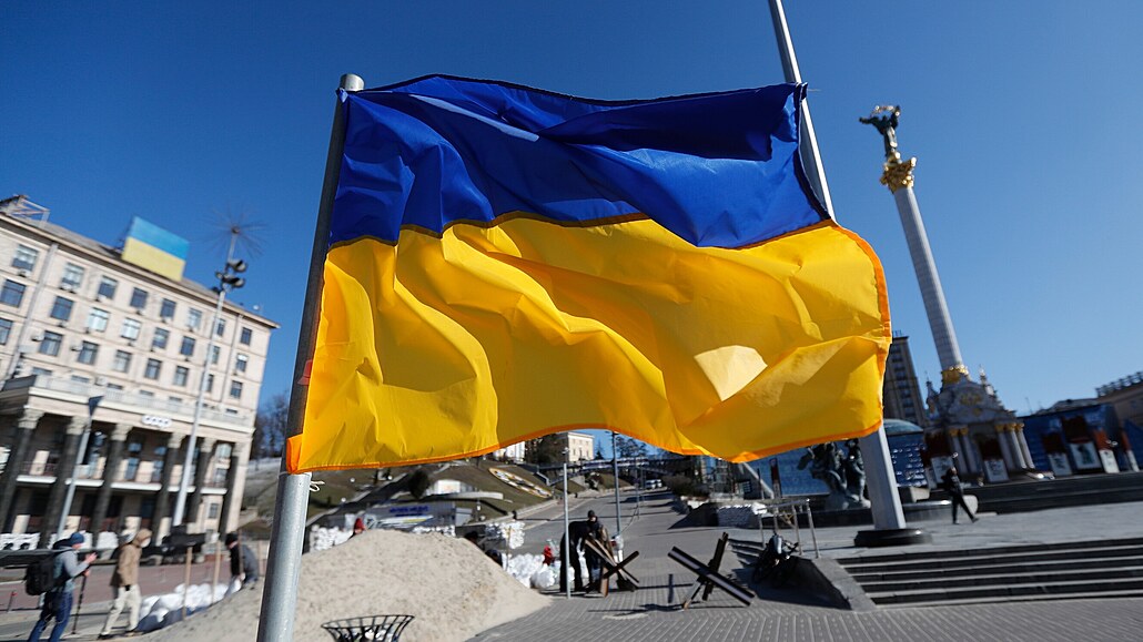 Ukrajinská vlajka v centru Kyjeva(10. b�ezna 2022)
