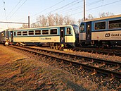 V praské Kri vykolejil vlak. (23. bezna 2022)