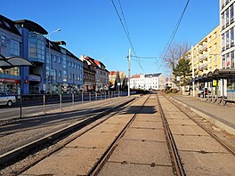 Staré, nevzhledné. Sou�asná podoba tramvajové zastávky v centru Litvínova.
