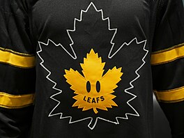 Jedna z verz novho oboustrannho dresu. Toronta Maple Leafs.