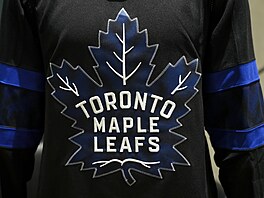 Druh z verz novho oboustrannho dresu. Toronta Maple Leafs.