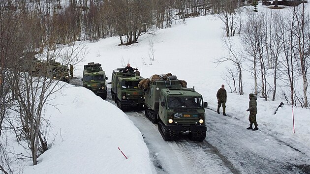 Vojensk cvien "Cold Response 2022" v Norsku, kterho se krom 30 000 vojk z lenskch zem NATO zastnily i jednotky z Finska a vdska (24. bezna 2022)