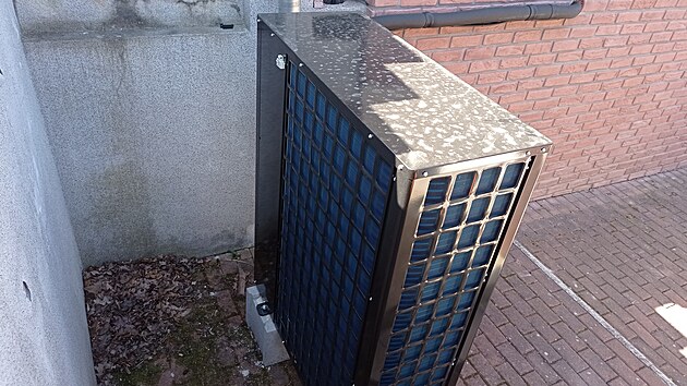 Tepelné čerpadlo potřebuje mít odstup od okolních zdí, podobně jako lednička.