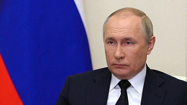 Ruský prezident Vladimir Putin se účastní setkání s členy vlády prostřednictvím video spojení. (23. března 2022)