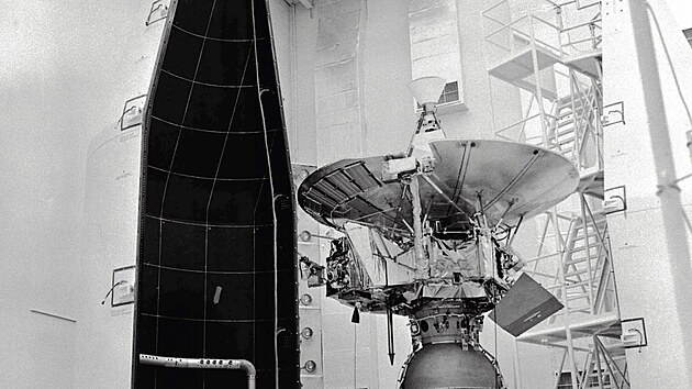 Sonda Pioneer F (Pioneer 10) ped mont pod aerodynamick kryt nosn rakety