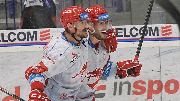 4. zpas tvrtfinle play off hokejov extraligy, Vtkovice - Tinec. Tinet se raduj z postupu do semifinle, kdy Vtkovice porazili na zpasy 4:0.