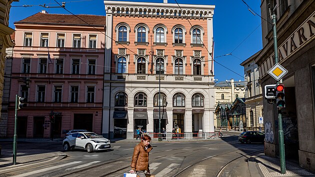 Lann�v pal�c na Nov�m M�st� v centru Prahy. Lann�v pal�c soused� se s�dlem �SSD a nach�z� se na rohu Havl��kovy a Hybernsk� ulice naproti Masarykovu n�dra��. (22. b�ezna 2022)