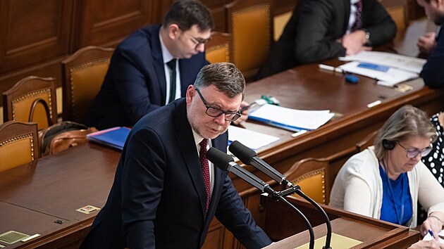 Schze poslaneck snmovny. Na snmku Zbynk Stanjura ministr financ . (24. bezna 2022)