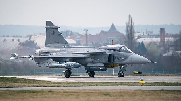 Letouny Gripen odlétají z mateřské čáslavské základny na čtyřměsíční misi v Pobaltí