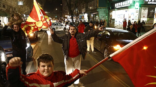 Makedont fanouci po postupu pes Itlii zaplavili ulice Skopje.
