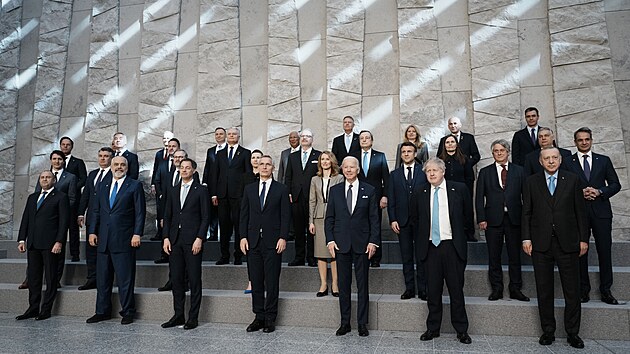 V Bruselu se konaj summity NATO a EU. Sttnci se seli k takzvan rodinn fotce. (24. bezna 2022)