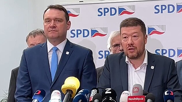 Tomio Okamura a Radim Fiala na tiskov konferenci SPD ve Snmovn