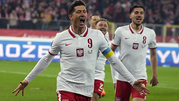 Polsk tonk Robert Lewandowski se raduje, prv vdsku vstelil gl, kter tmu pinesl postup na mistrovstv svta.