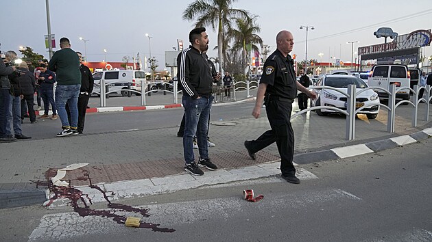 tonk s noem v jihoizraelskm mst Beereva zabil tyi lidi a dal dva vn zranil. (22. bezna 2022)
