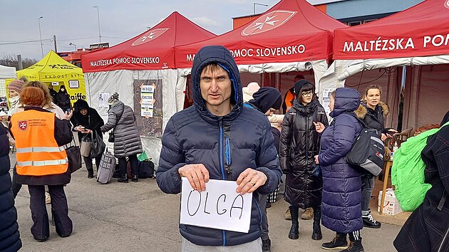 Dobrovolnk Tom Stuna se opakovan vydv s materiln pomoc na ukrajinsk hranice. Z nich u pevezl do bezpe ped vlkou celou adu lid.