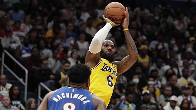 LeBron James z Los Angeles Lakers stl v utkn proti Washingtonu.