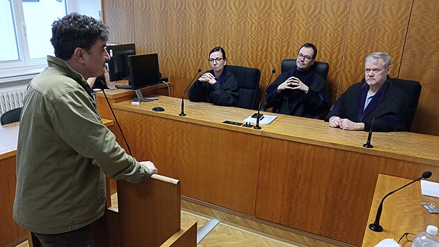 V soudn sni uherskohradiskho soudu uvede Slovck divadlo drama Teror souasnho nmeckho autora Ferdinanda von Schirach. Snmek je ze zkouky (bezen 2022)